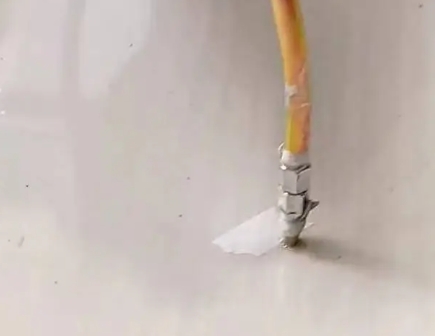 徐州瓷砖空鼓维修公司专业解答在瓷砖铺贴过程中，如果使用的砂料过粗（如全部使用了粗砂），可能会导致以下问题